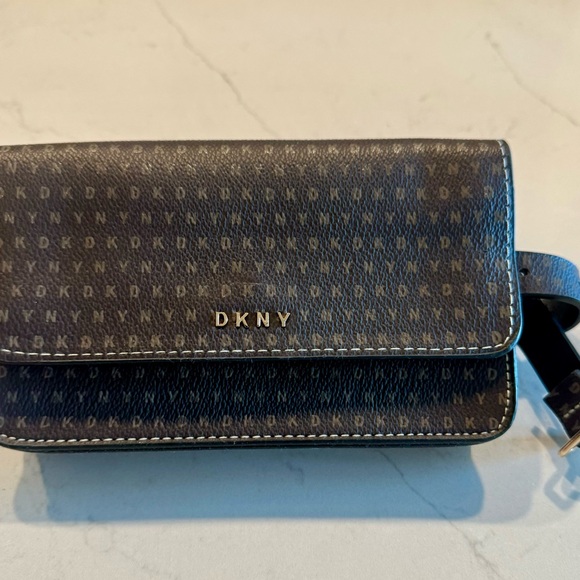 Brand New DKNY Signature Belt Purse/Fanny pack - Picture 2 of 9